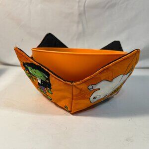 Bowl Cozy Hot Cold Halloween Trick O Treaters Children in Costume Jack O Lantern